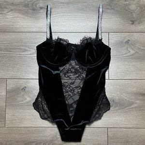 Victoria's Secret Shine Wicked Velvet Lace Open Back Teddy Bodysuit Size‎ Small